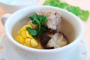 玉米香菇排骨汤