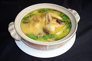 砂锅母鸡汤