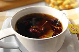 炒红枣生姜红茶