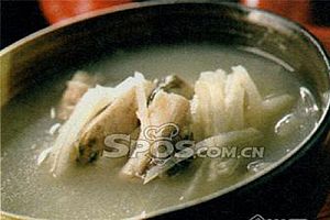 萝卜鲤鱼汤