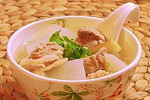 青萝卜煲牛腩汤