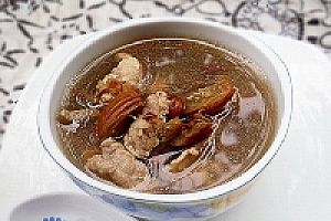 川贝蜜枣瘦肉汤