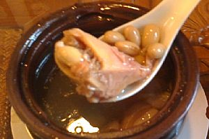 土坛黄豆猪手汤