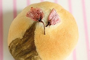 樱花抹茶豆沙面包