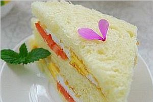 西红柿煎蛋三明治