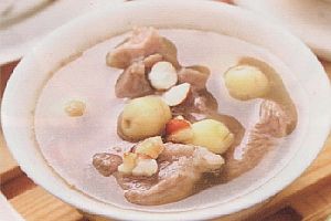 莲子芡实瘦肉汤