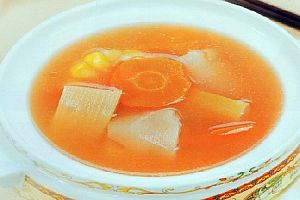 玉米胡萝卜甘蔗猪尾汤