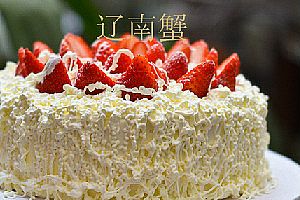 白雪草莓蛋糕