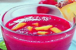 草莓石榴菠萝汁