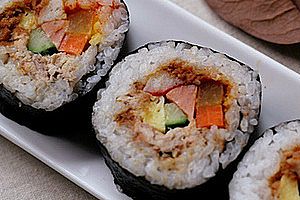 (图)金枪鱼沙拉紫菜包饭