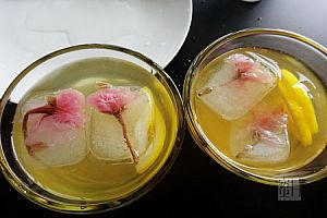 樱花蜂蜜苏打水
