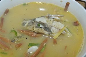 黄刺鱼煮黄花菜汤