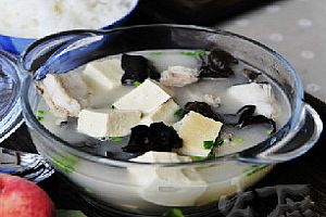 黑鱼木耳豆腐汤