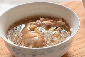 花生黄豆猪蹄汤