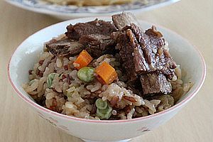 时蔬排骨红米饭