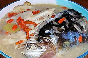 松蘑鲢鱼头汤