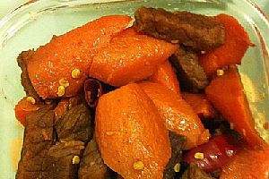 胡萝卜炒牛肉荤素搭配，营养丰富